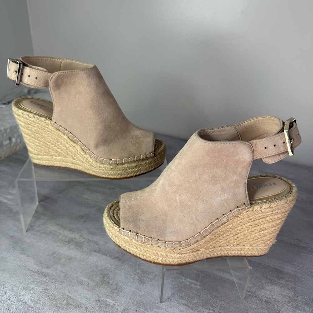 Kenneth Cole NY Womens Sandals Size 5.5 Tan Suede Peep Toe Wedge Espadrille